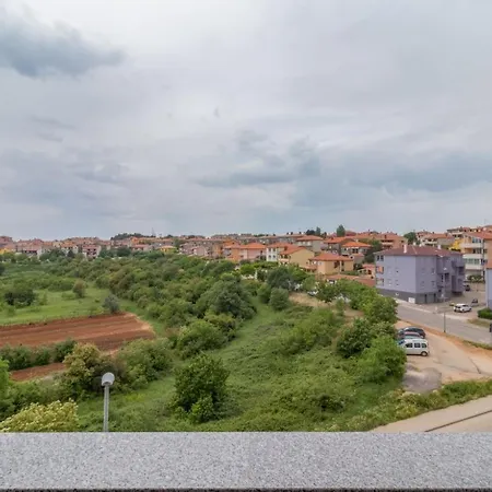 Lovely Near Centar Apartment Pula